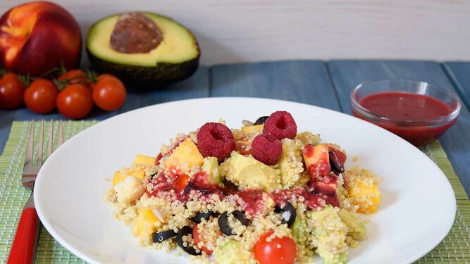 Receta de ensalada de quinoa con vinagreta de frutos rojos