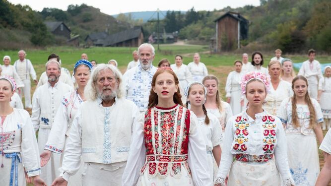 'Midsommar' traslada a los espectadores a una aldea remota de Suecia.
