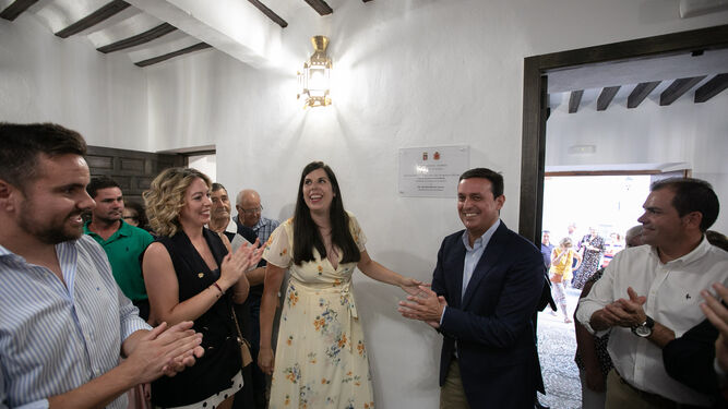 Almudena Morales y Javier A. García durante la apertura de la Casa Palacio de Los Moya.