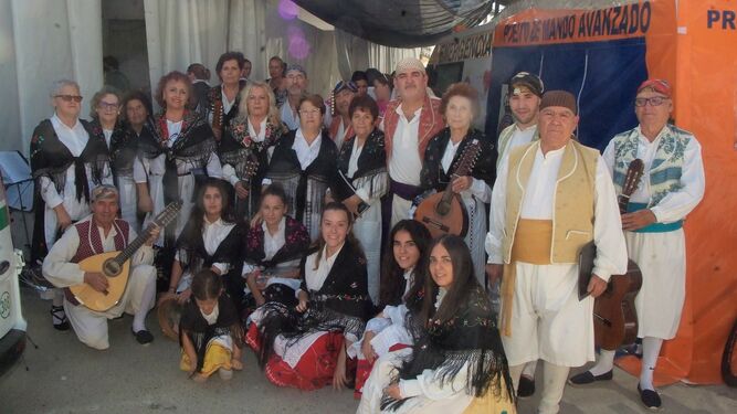 El grupo Alquería Viva, uno de los asiduos participantes en este Festival de Música Tradicional de la Alpujarra.