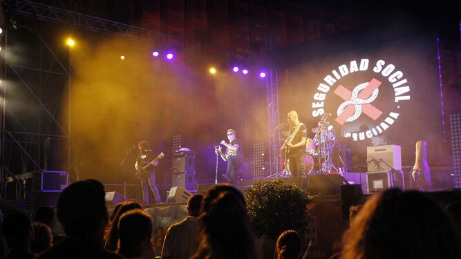 El grupo valenciano, Seguridad Social, destacó varias canciones que fueron himnos en los años 80 y 90 para el rock español