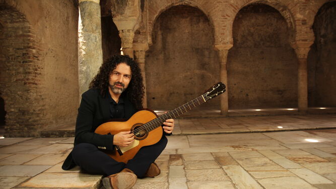 Juan Francisco Padilla está considerado como uno de los mejores guitarristas que hay en España, gran estudioso de la figura de Antonio de Torres.