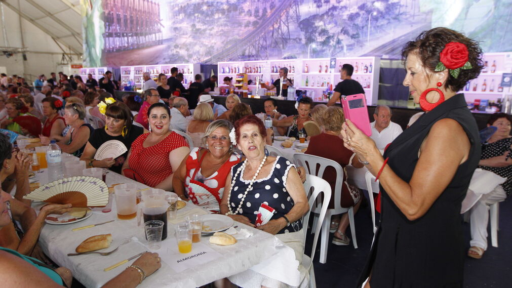 Fotogaler&iacute;a comida homenaje a los mayores. Feria de Almer&iacute;a 2019