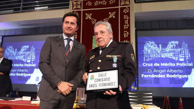 La Guardia Civil y el comisario Ángel Fernández, homenajeados.
