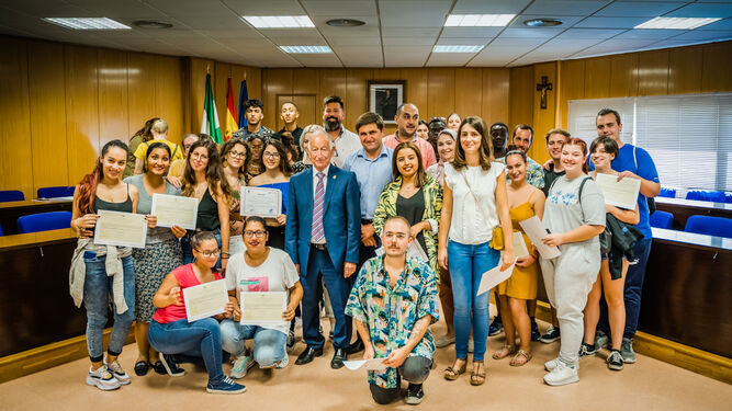 Entrega de diplomas a 123 alumnos de ‘Emplea Roquetas’ en hostelería, agricultura o administración y comercio