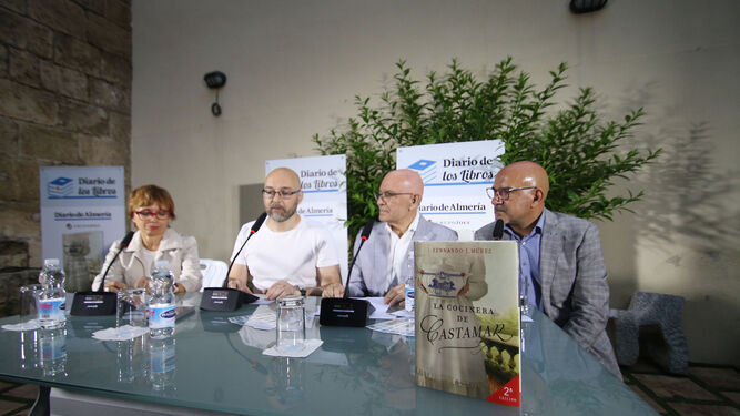 Acto de presentación de la novela ‘La cocinera de Castamar’ con María del Mar Ruiz, Fernando J. Múñez, Antonio Galindo y Antonio Lao.