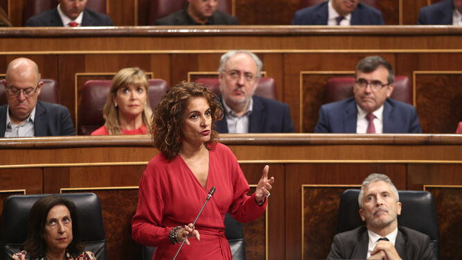 Montero ofrece 160 millones de euros a Andalucía y la Junta le responde que no.