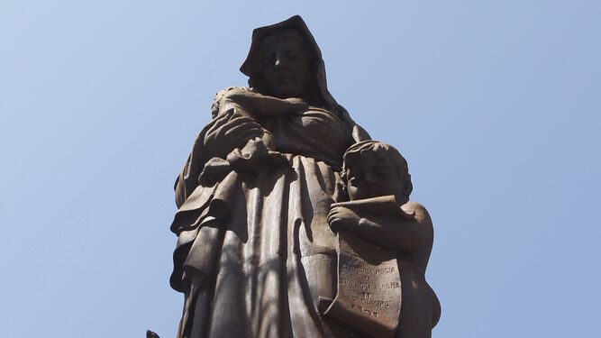 El óxido vuelve a comerse a la estatua más antigua de Almería, la Caridad