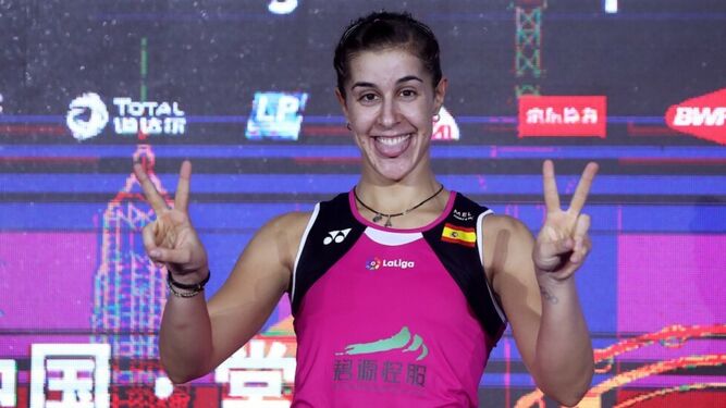 Carolina Marín celebra su victoria en el Abierto de China.