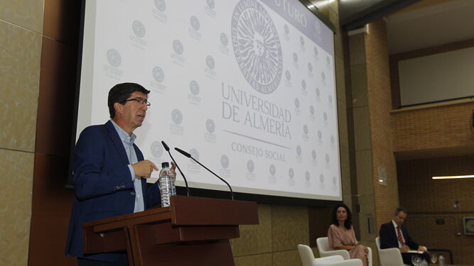 Fotogaler&iacute;a conferencia Juan Mar&iacute;n, Vicepresidente Junta de Andaluc&iacute;a, en la UAL