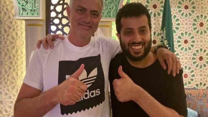 Mourinho, junto a Turki Al Sheikh.