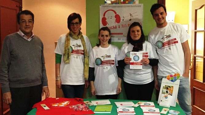 Integrantes de Alcer Jaen, la Asociación Contra las Enfermedades Renales de Jaén, en un acto informativo.