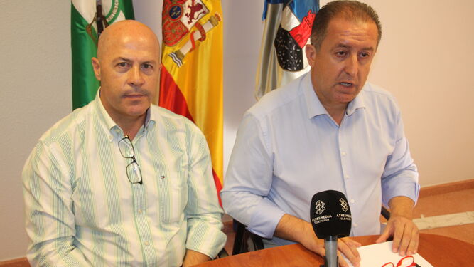 Antonio Inocencio López y Francisco Barrionuevo, durante su comparecencia ante la prensa.
