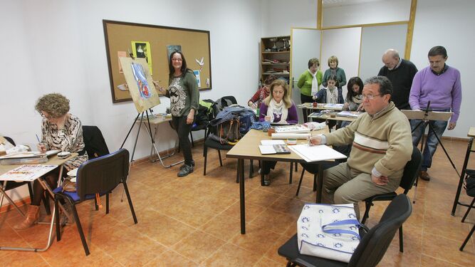 El Ayuntamiento de Huércal organiza un taller de pintura de dos meses de duración