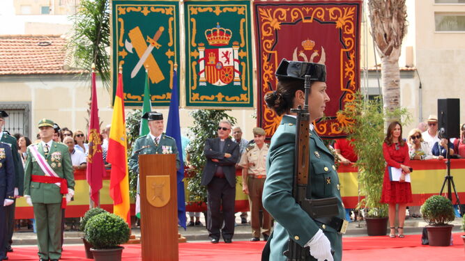 La Guardia Civil cumple 175 años en su desfile en Vera.