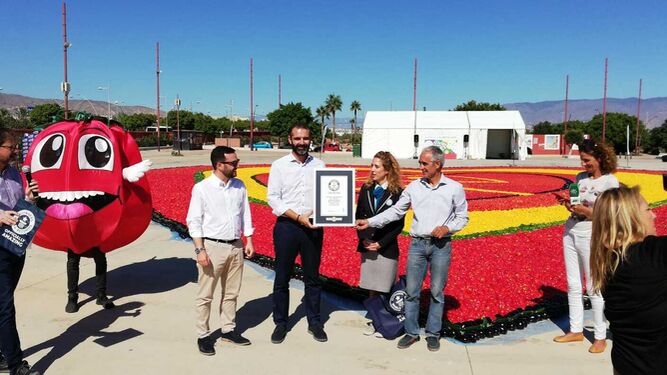 El alcalde de Almería recoge el título que acredita a la capital con este nuevo record