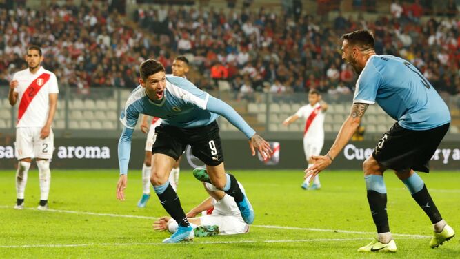 Darwin Núñez celebra el tanto del empate de Uruguay ante Perú