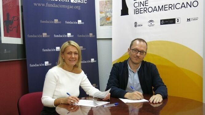 Verónica Repiso y Manuel H. Martín firman la renovación del acuerdo entre la SGAE y el Festival de Cine Iberoamericano.