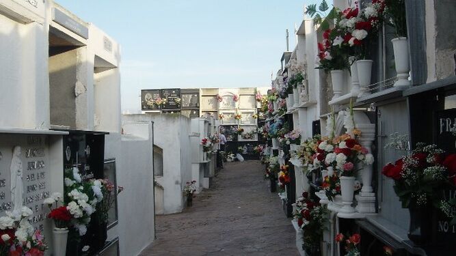 La Villa recordará a  sus fieles difuntos con misas en sus tres cementerios