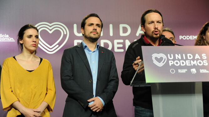 Irene Montero, Alberto Garzón y Pablo Iglesias durante su intervención en la noche electoral del 10N, en el Espacio Harley de Madrid.