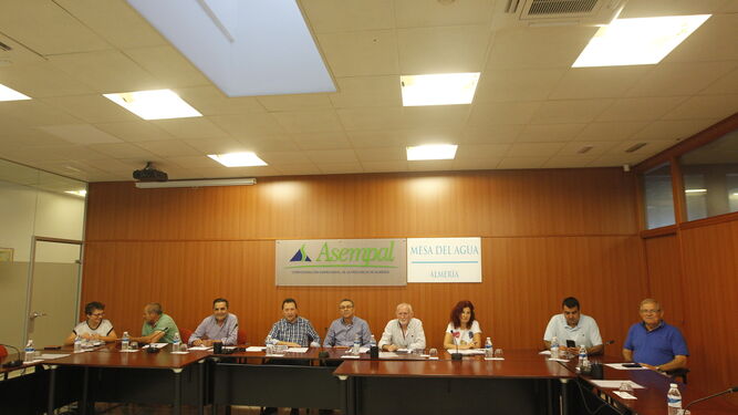 La Mesa del Agua se reunió el pasado mes de septiembre en la sede de Asempal.