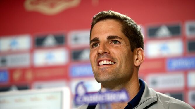 El seleccionador español, Robert Moreno, sonríe en la rueda de prensa de este domingo.