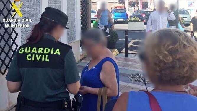Detenido en Roquetas de Mar acusado de tres delitos de hurto y dos de robo con violencia sobre mujeres de avanzada edad