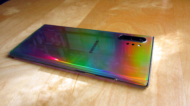 An&aacute;lisis del Samsung Galaxy Note10+ - Trasera con acabado Aura Glow