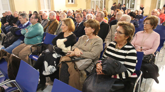 El público llenó el patio de Luces de la Diputación de Almería.