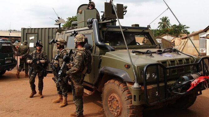 Cinco legionarios heridos al volcar un blindado Lince en un desplazamiento en Mali