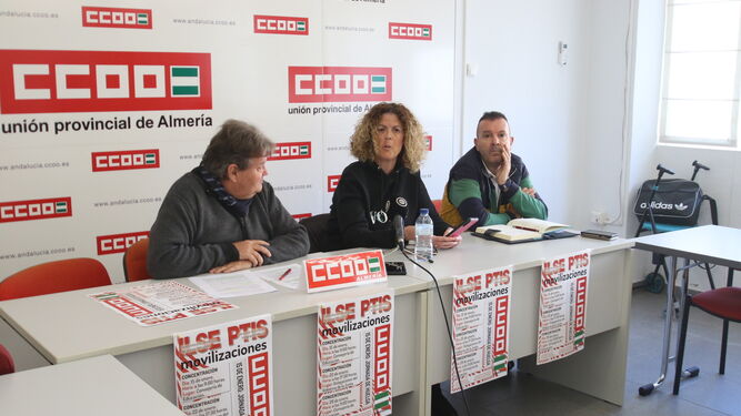 Rueda de prensa en la sede de CCOO Almería