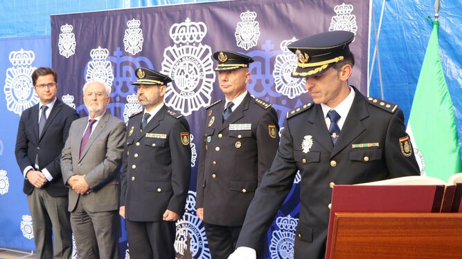 Rafael Rodríguez jura su cargo como nuevo comisario de la Policía Nacional en El Ejido.