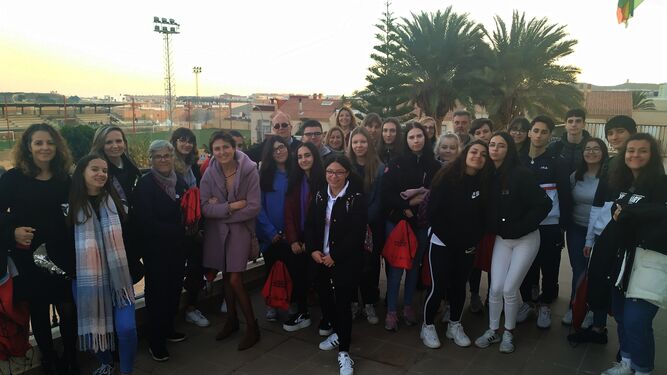 Participantes en el proyecto Erasmus + en el balcón del Ayuntamiento de Huércal de Almería