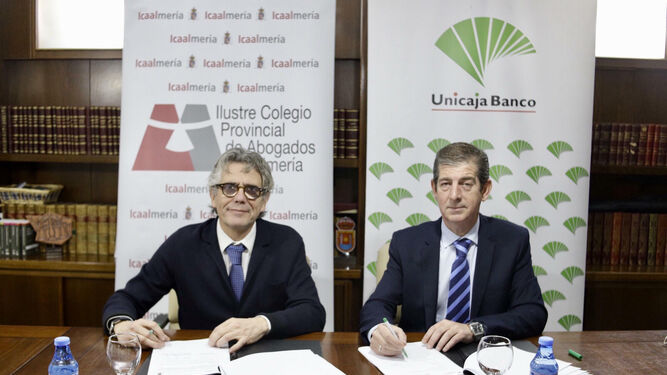 El acuerdo ha sido refrendado por el Director Territorial de Unicaja Banco en Andalucía Oriental, Francisco Pérez, y el Decano del Colegio de Abogados de Almería, Juan Luis Aynat.