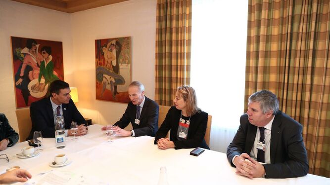 Reunión entre el presidente de Gobierno y representantes de Renault-Nissan.