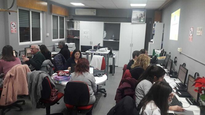 Tres nuevos talleres enfocados a la informática en el aula de Guadalinfo en Huércal