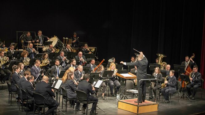José Solá Palmer al frente de la Banda Municipal en un concierto como director invitado.