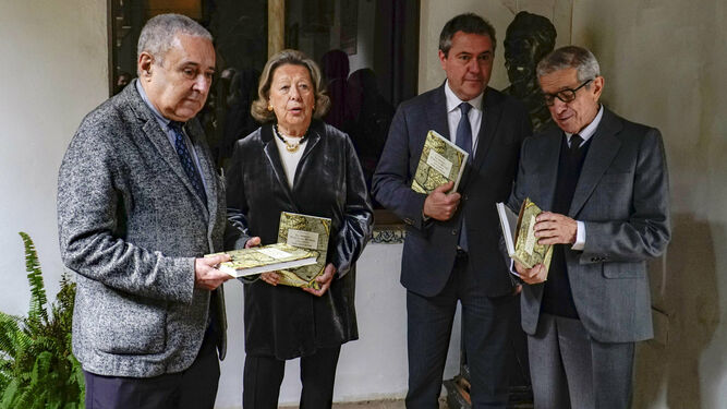 Rafael Valencia, Enriqueta Vila, Juan Espadas y Braulio Medel, ayer en la Real Academia Sevillana de Buenas Letras.