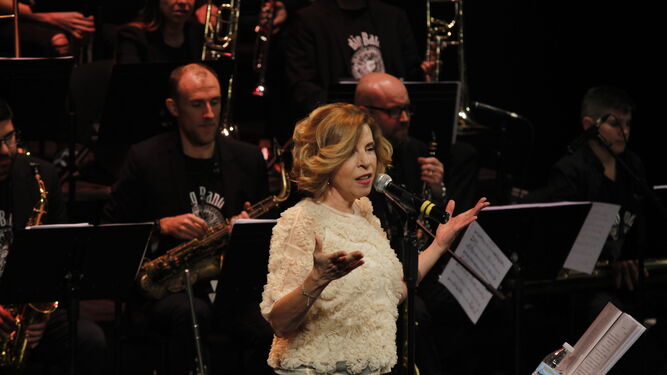 La Big Band acompaña a Soledad Giménez en el Auditorio Maestro Padilla