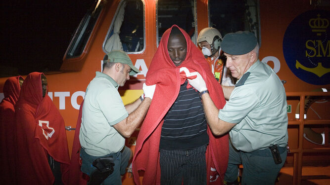 Rescatados en buen estado de salud once inmigrantes de una patera en Cabo de Gata
