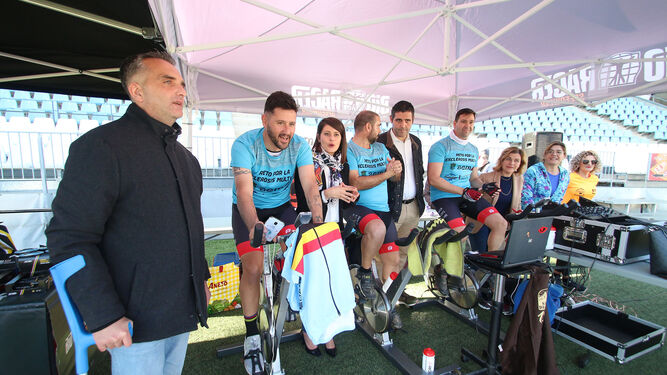 Treinta horas en bicicleta a favor de la Asociación de Esclerosis Múltiple de Almería.