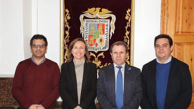 Reunión entre la alcaldesa, Francisca Fernández, y el presidente Jerónimo Parra.
