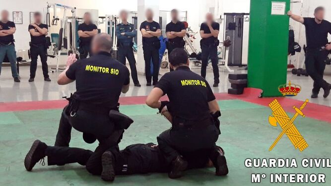 La Guardia Civil instruye a los agentes de Almería en Defensa Nuclear