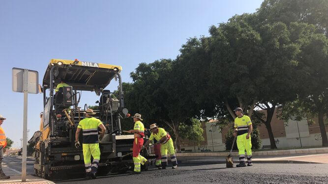 Trabajos de asfaltado llevados a cabo por el Ayuntamiento de Almería