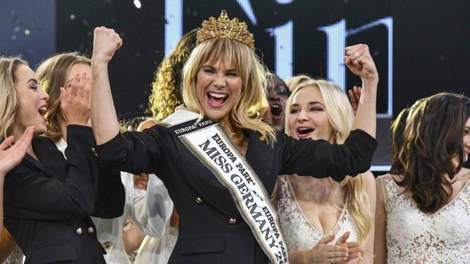 'Miss Alemania', celebrando su victoria.