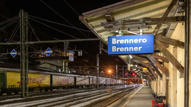 Vista de la estación austríaca de Brenner, cerrada por temor a nuevas infecciones de coronavirus.