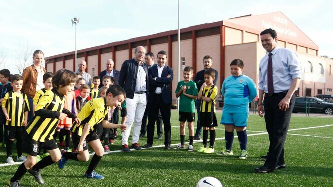 Diputación invierte 160.000 euros para dotar de césped artificial al campo de fútbol de San Roque