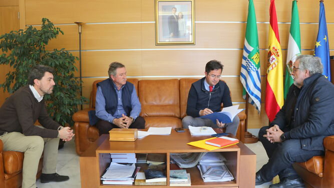 Reunión con los representantes de la Mesa del Ferrocarril de Almería.