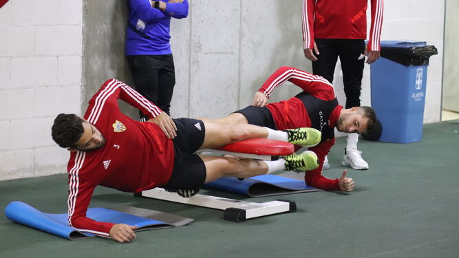 Iván Martos realizando un ejercicio de potenciación abdominal