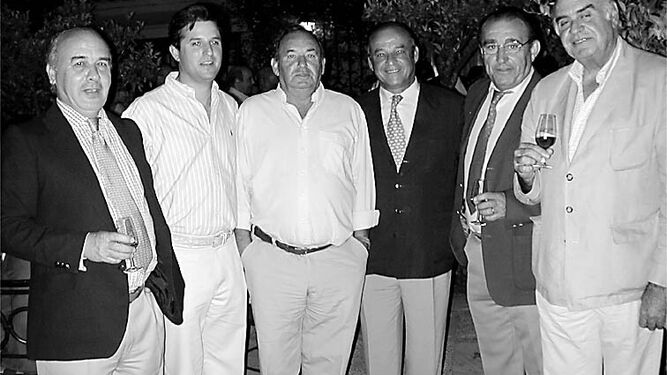 Con su hijo Borja,  Adolfo &Aacute;vila El Paquiro, Ricardo Gallardo y buenos amigos de Jerez como Calle y Curro Garc&iacute;a.